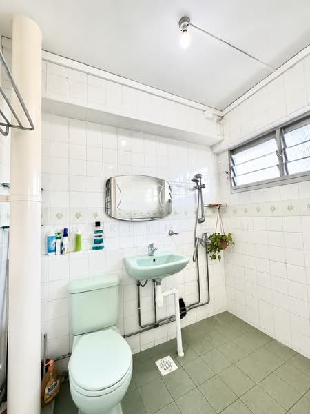 635 Pasir Ris Drive 1, 635 Pasir Ris Drive 1, 3 Bedrooms, 1,119 sqft, HDB Flat For Sale, by Sherlyn Goh, 500215634 - Bathroom - PropertyGuru.com.sg