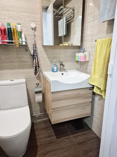 202A Compassvale Drive, 202A Compassvale Drive, 3 Bedrooms, 1,399 sqft, HDB Flat For Sale, by Soon Wei Jie, 500215636 - Bathroom - PropertyGuru.com.sg