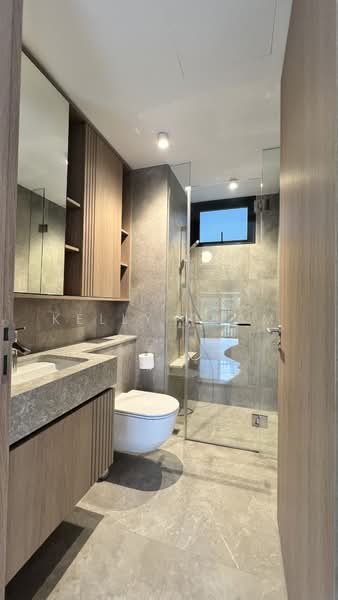 KI Residences At Brookvale, 14 Brookvale Drive, 3 Bedrooms, 861 sqft, Condominium For Sale, by Kelly Tham, 500215644 - Common Bathroom - PropertyGuru.com.sg