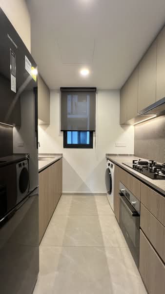KI Residences At Brookvale, 14 Brookvale Drive, 3 Bedrooms, 861 sqft, Condominium For Sale, by Kelly Tham, 500215644 - Kitchen - PropertyGuru.com.sg