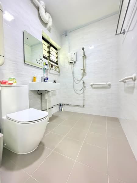 231 Bishan Street 23, 231 Bishan Street 23, 4 Bedrooms, 1,593 sqft, HDB Flat For Sale, by Melina Yap, 500215659 - Bathroom - PropertyGuru.com.sg
