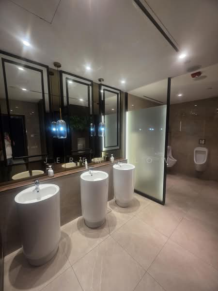 Commercial School in Orchard, , 27,903 sqft, Office For Rent, by Jeremy Low, 500215663 - Bathroom - CommercialGuru.com.sg