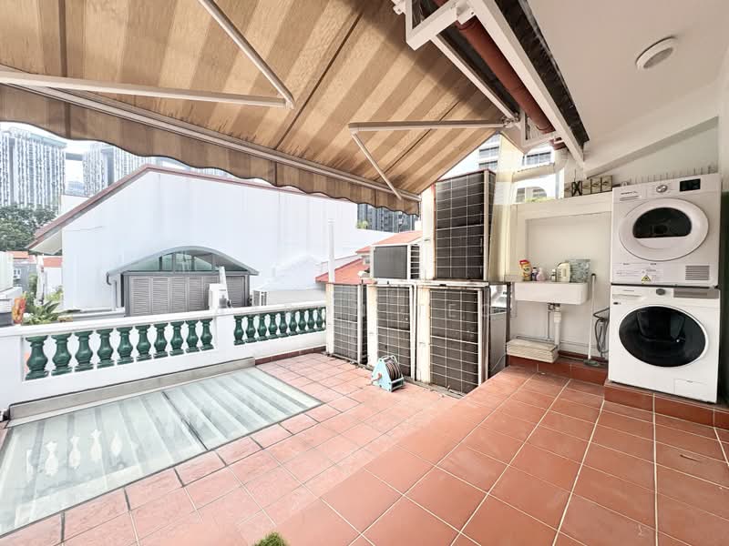4 Spottiswoode Park Road, Spottiswoode Park Road, 2 Bedrooms, 2,000 sqft, Shophouse For Rent, by Aaron Teo, 500215666 - Balcony - PropertyGuru.com.sg