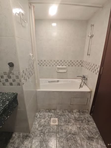 UE Square, 207 River Valley Road, Room Rental, 200 sqft, Apartment For Rent, by Steve Voon, 500215668 - Bathroom - PropertyGuru.com.sg