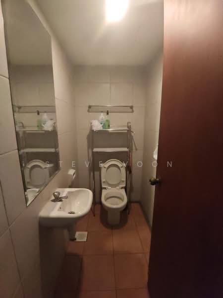 UE Square, 207 River Valley Road, Room Rental, 200 sqft, Apartment For Rent, by Steve Voon, 500215668 - Bathroom - PropertyGuru.com.sg