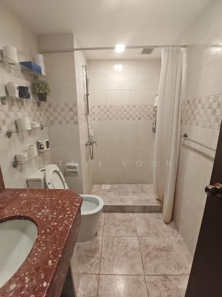UE Square, 207 River Valley Road, Room Rental, 200 sqft, Apartment For Rent, by Steve Voon, 500215668 - Bathroom - PropertyGuru.com.sg