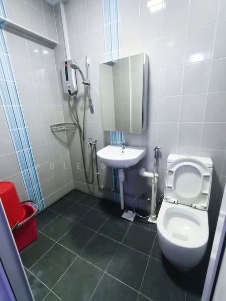 241 Hougang Street 22, 241 Hougang Street 22, Room Rental, 150 sqft, HDB Flat For Rent, by Able S.K Toh, 500215669 - Bathroom - PropertyGuru.com.sg