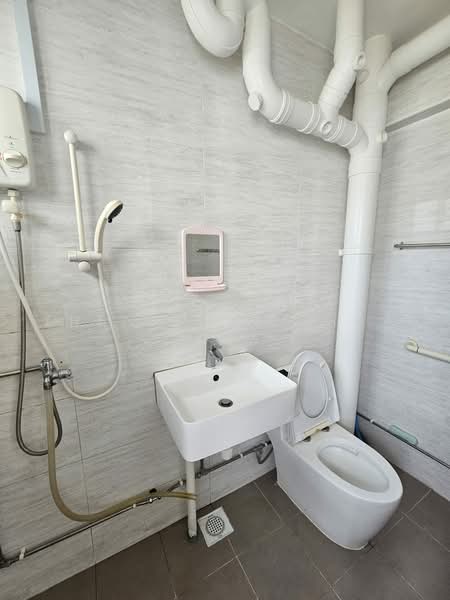 952 Jurong West Street 91, 952 Jurong West Street 91, Room Rental, 120 sqft, HDB Flat For Rent, by Zheng Ronghua 郑荣华, 500215675 - Bathroom - PropertyGuru.com.sg
