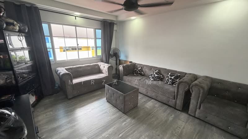 207 Choa Chu Kang Central, 207 Choa Chu Kang Central, 3 Bedrooms, 1,572 sqft, HDB Flat For Sale, by Mirza Amir, 500215688 - Living Room - PropertyGuru.com.sg