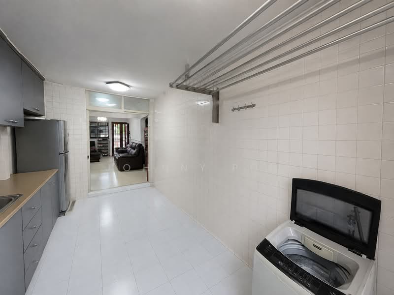319 Ang Mo Kio Avenue 1, 319 Ang Mo Kio Avenue 1, 2 Bedrooms, 786 sqft, HDB Flat For Sale, by Johnny Poh, 500215703 - Kitchen - PropertyGuru.com.sg