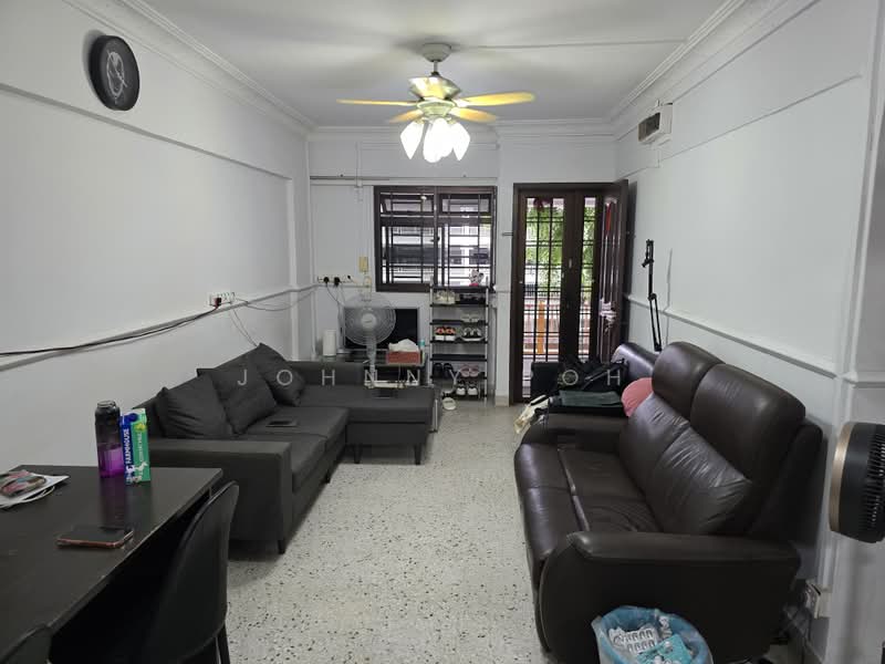 319 Ang Mo Kio Avenue 1, 319 Ang Mo Kio Avenue 1, 2 Bedrooms, 786 sqft, HDB Flat For Sale, by Johnny Poh, 500215703 - Living Room - PropertyGuru.com.sg