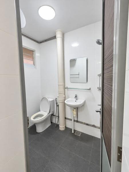 430 Ang Mo Kio Avenue 3, 430 Ang Mo Kio Avenue 3, Ang Mo Kio / Bishan / Thomson, 3 Bedrooms, 1,280 sqft, HDB Flat For Rent, by Amy Zeng 房姐姐, 500215717 - Bathroom - PropertyGuru.com.sg