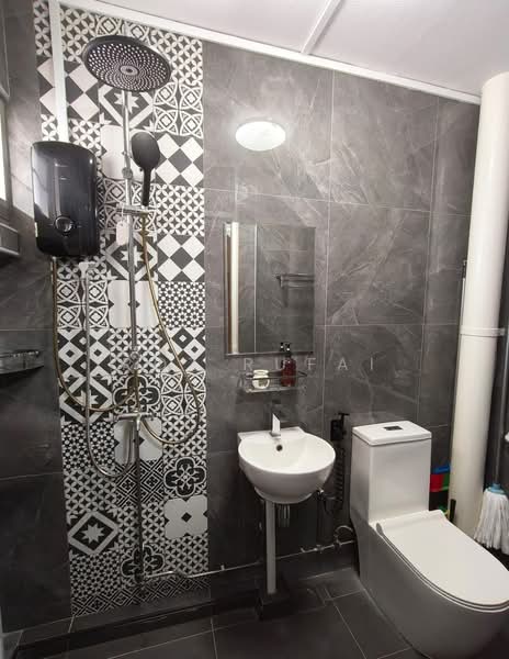 409 Choa Chu Kang Avenue 3, 409 Choa Chu Kang Avenue 3, Room Rental, 45 sqft, HDB Flat For Rent, by Roz Rufai, 500215739 - Bathroom - PropertyGuru.com.sg