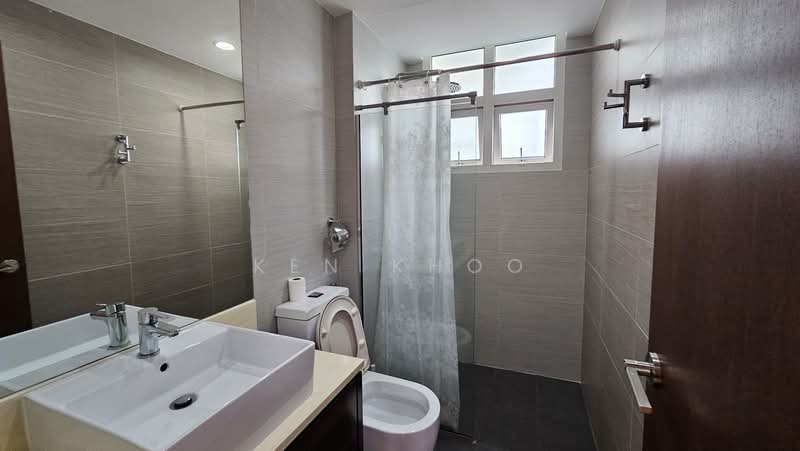 Summerhill, 50 Hume Avenue, 3 Bedrooms, 1,259 sqft, Condominium For Rent, by Ken Khoo, 500215774 - Bathroom - PropertyGuru.com.sg