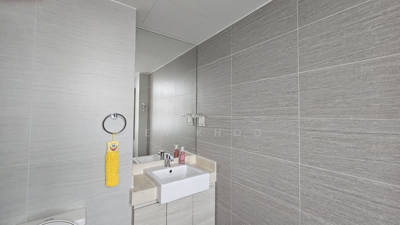 Summerhill, 50 Hume Avenue, 3 Bedrooms, 1,259 sqft, Condominium For Rent, by Ken Khoo, 500215774 - Bathroom - PropertyGuru.com.sg