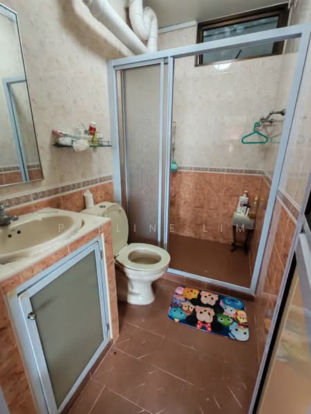 291C Bukit Batok Street 24, 291C Bukit Batok Street 24, 3 Bedrooms, 1,302 sqft, HDB Flat For Sale, by Pauline Lim, 500215788 - Bathroom - PropertyGuru.com.sg