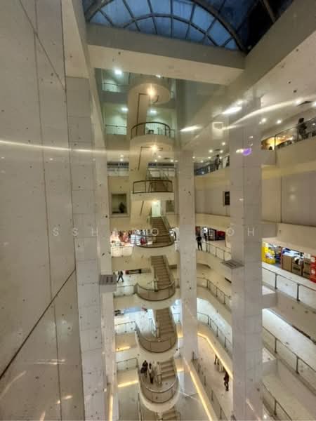 Lucky Plaza, , 1,184 sqft, Mall Shop For Rent, by Ssharon Loh, 500215794 - CommercialGuru.com.sg