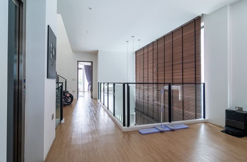🏰 999-YR Semi-D @ Serangoon Garden | 2-Storey + Attic | Double-Volume Dining & Private Lift, , 7 Bedrooms, 4,107 sqft, Semi-Detached House For Sale, by Ray Ng, 500215806 - Corridor - PropertyGuru.com.sg