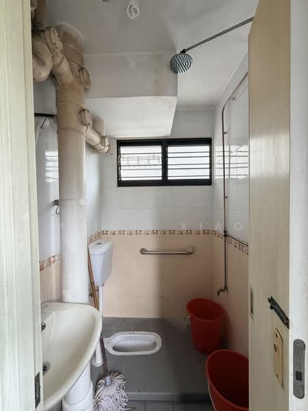 203 Marsiling Drive, 203 Marsiling Drive, 2 Bedrooms, 732 sqft, HDB Flat For Sale, by Alicia Xiao, 500215814 - Bathroom - PropertyGuru.com.sg