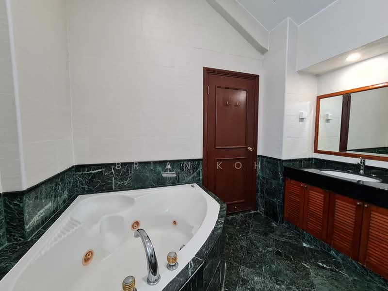 Fifth Avenue Condominium, 2 Fifth Avenue, 4 Bedrooms, 2,433 sqft, Condominium For Rent, by Brian Koh, 500215835 - Bathroom - PropertyGuru.com.sg