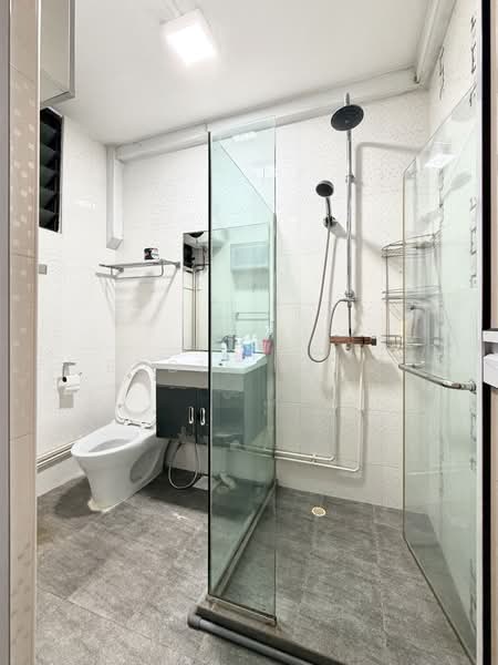 289D Bukit Batok Street 25, 289D Bukit Batok Street 25, 4 Bedrooms, 1,776 sqft, HDB Flat For Sale, by Eddie Xiao, 500215841 - Bathroom - PropertyGuru.com.sg