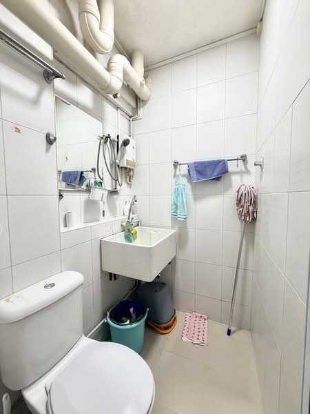 289D Bukit Batok Street 25, 289D Bukit Batok Street 25, 4 Bedrooms, 1,776 sqft, HDB Flat For Sale, by Eddie Xiao, 500215841 - Guest Bathroom - PropertyGuru.com.sg