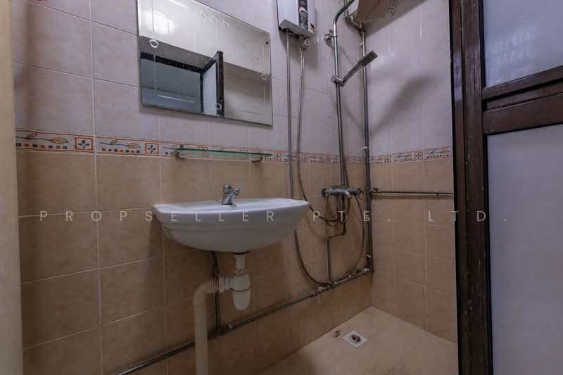273A Jurong West Avenue 3, 273A Jurong West Avenue 3, 3 Bedrooms, 1,195 sqft, HDB Flat For Sale, by KOH YONG JIAN, 500215843 - Bathroom - PropertyGuru.com.sg