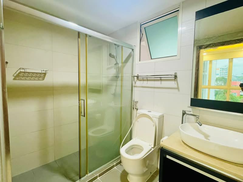 1 Canberra, 13 Canberra Drive, 2 Bedrooms, 903 sqft, Executive Condominium For Rent, by Zola Tan, 500215858 - Bathroom - PropertyGuru.com.sg