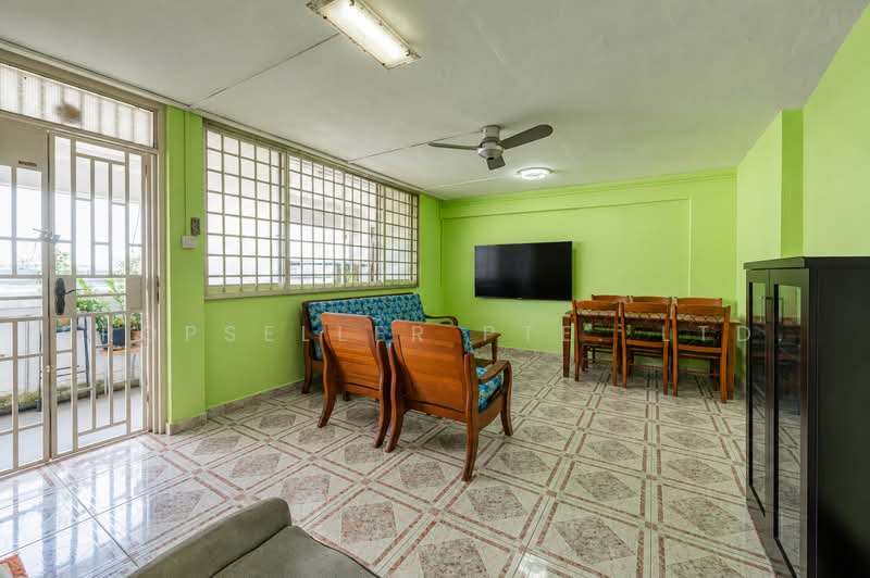 288 Yishun Avenue 6, 288 Yishun Avenue 6, 3 Bedrooms, 904 sqft, HDB Flat For Sale, by Gina Tow, 500215859 - Living Room - PropertyGuru.com.sg