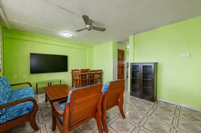 288 Yishun Avenue 6, 288 Yishun Avenue 6, 3 Bedrooms, 904 sqft, HDB Flat For Sale, by Gina Tow, 500215859 - Living Room - PropertyGuru.com.sg