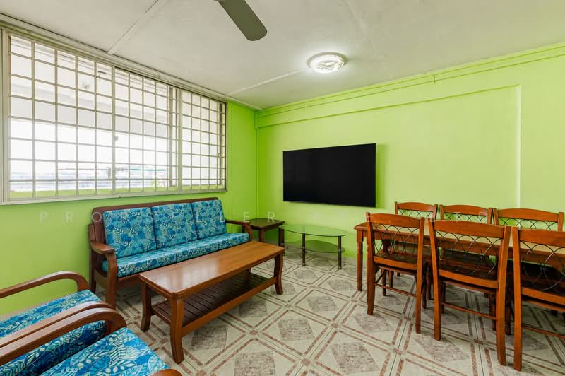 288 Yishun Avenue 6, 288 Yishun Avenue 6, 3 Bedrooms, 904 sqft, HDB Flat For Sale, by Gina Tow, 500215859 - Living Room - PropertyGuru.com.sg