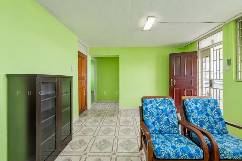 288 Yishun Avenue 6, 288 Yishun Avenue 6, 3 Bedrooms, 904 sqft, HDB Flat For Sale, by Gina Tow, 500215859 - Living Room - PropertyGuru.com.sg