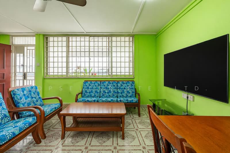 288 Yishun Avenue 6, 288 Yishun Avenue 6, 3 Bedrooms, 904 sqft, HDB Flat For Sale, by Gina Tow, 500215859 - Living Room - PropertyGuru.com.sg