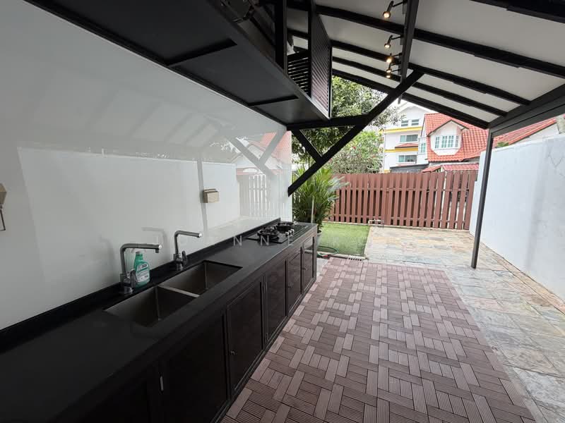 Gerald Mugliston Estate, Mugliston Gradens, 5 Bedrooms, 4,800 sqft, Semi-Detached House For Rent, by Joanne Koh, 500215864 - Kitchen - PropertyGuru.com.sg