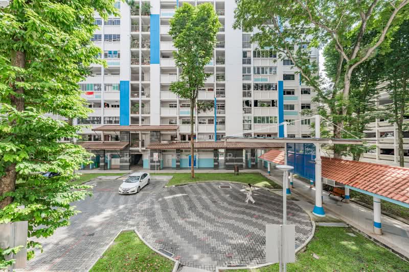 421 Woodlands Street 41, 421 Woodlands Street 41, 3 Bedrooms, 1,141 sqft, HDB Flat For Sale, by Gina Tow, 500215884 - Exterior - PropertyGuru.com.sg
