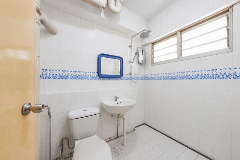 421 Woodlands Street 41, 421 Woodlands Street 41, 3 Bedrooms, 1,141 sqft, HDB Flat For Sale, by Gina Tow, 500215884 - Bathroom - PropertyGuru.com.sg