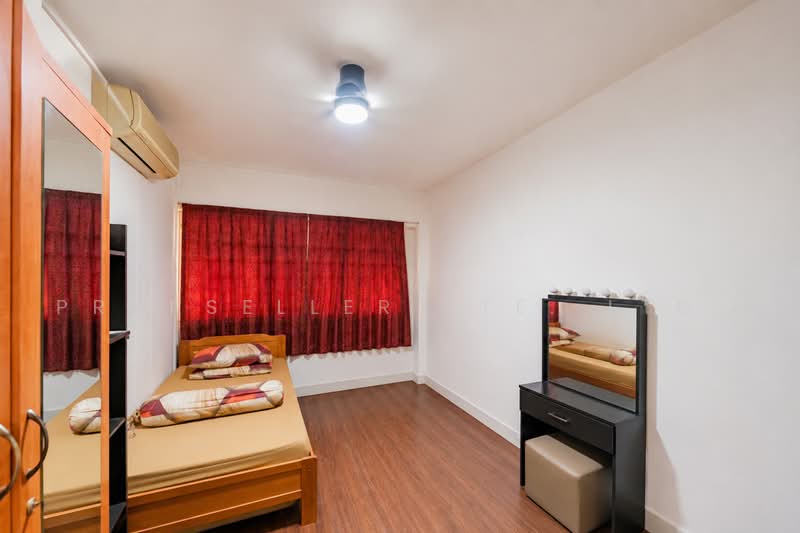 421 Woodlands Street 41, 421 Woodlands Street 41, 3 Bedrooms, 1,141 sqft, HDB Flat For Sale, by Gina Tow, 500215884 - Bedroom - PropertyGuru.com.sg
