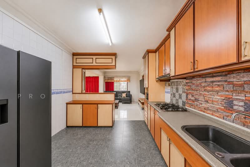 421 Woodlands Street 41, 421 Woodlands Street 41, 3 Bedrooms, 1,141 sqft, HDB Flat For Sale, by Gina Tow, 500215884 - Kitchen - PropertyGuru.com.sg