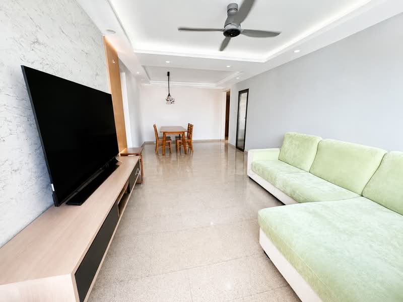 Queens, 10 Stirling Road, 3 Bedrooms, 1,184 sqft, Condominium For Sale, by Amy Guo, 500215902 - Living Room - PropertyGuru.com.sg