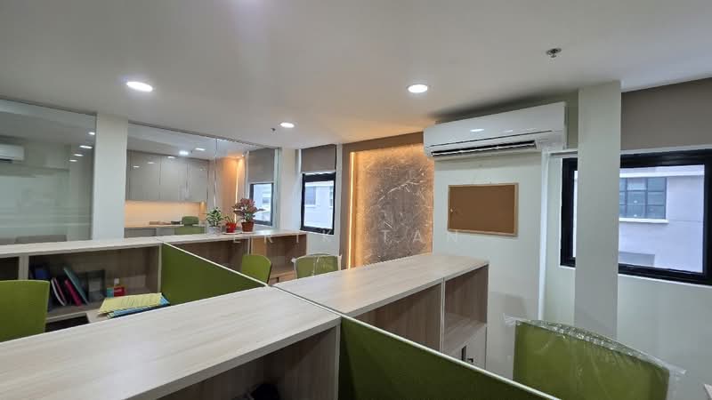Citilink Warehouse Complex, 102E Pasir Panjang Road, 1,410 sqft, Light Industrial (B1) For Sale, by Erik Tan, 500215904 - CommercialGuru.com.sg