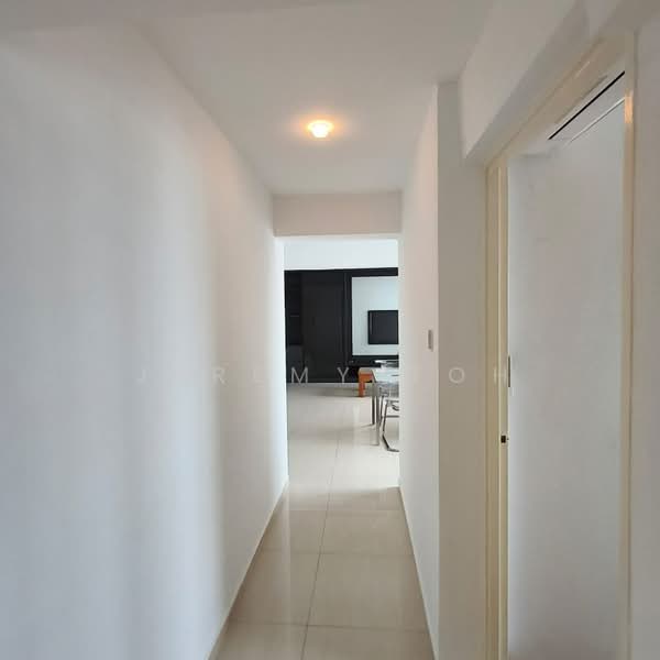 17 Cantonment Close, 17 Cantonment Close, 3 Bedrooms, 969 sqft, HDB Flat For Rent, by Jeremy Toh, 500215917 - Corridor - PropertyGuru.com.sg