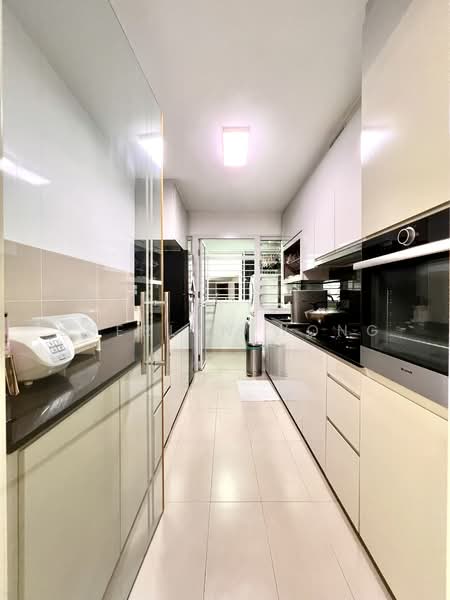 450B Bukit Batok West Avenue 6, 450B Bukit Batok West Avenue 6, 3 Bedrooms, 1,001 sqft, HDB Flat For Sale, by Sherlyn Wong, 500215922 - Kitchen - PropertyGuru.com.sg