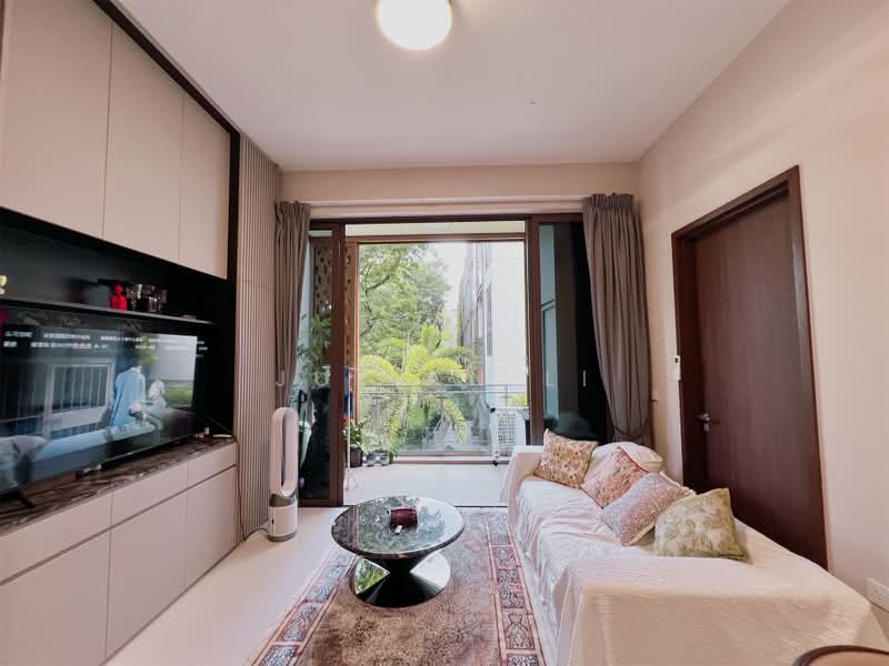 Parksuites, 18 Holland Grove Road, 2 Bedrooms, 786 sqft, Condominium For Sale, by Julian Li, 500215924 - Living Room - PropertyGuru.com.sg