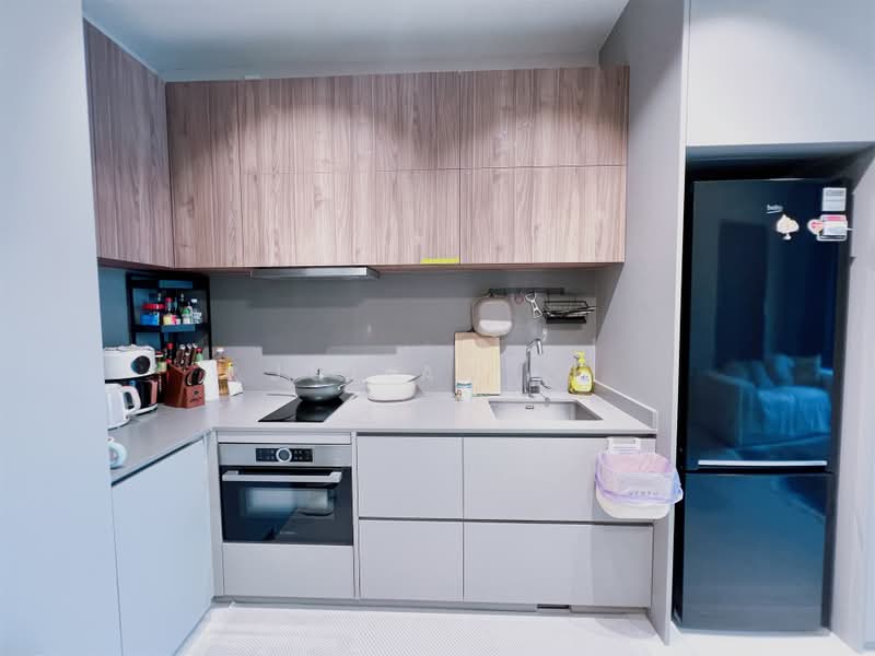 Parksuites, 18 Holland Grove Road, 2 Bedrooms, 786 sqft, Condominium For Sale, by Julian Li, 500215924 - Kitchen - PropertyGuru.com.sg