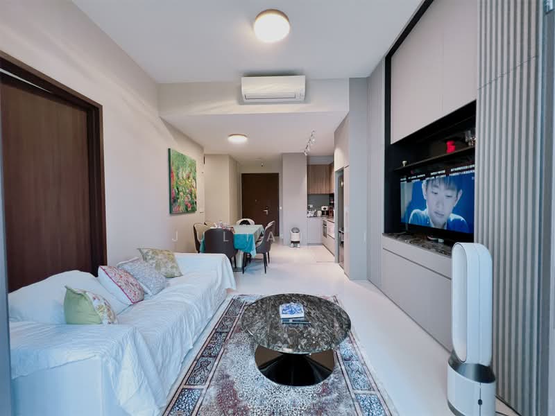 Parksuites, 18 Holland Grove Road, 2 Bedrooms, 786 sqft, Condominium For Sale, by Julian Li, 500215924 - Living Room - PropertyGuru.com.sg