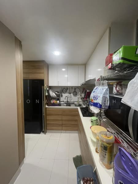 Waterfront Key, 780 Bedok Reservoir Road, 3 Bedrooms, 1,216 sqft, Condominium For Sale, by Jonathan Koh, 500215940 - Kitchen - PropertyGuru.com.sg