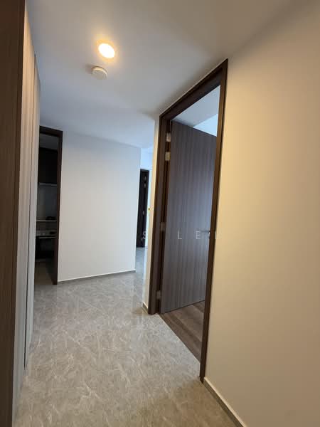 Bartley Vue, 6 Jalan Bunga Rampai, 2 Bedrooms, 657 sqft, Condominium For Sale, by Iris Lee, 500215948 - Hallway - PropertyGuru.com.sg
