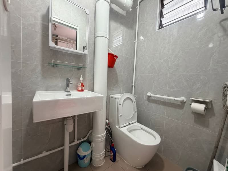 813 Jurong West Street 81, 813 Jurong West Street 81, Room Rental, 110 sqft, HDB Flat For Rent, by Liew Derrick, 500215952 - Bathroom - PropertyGuru.com.sg