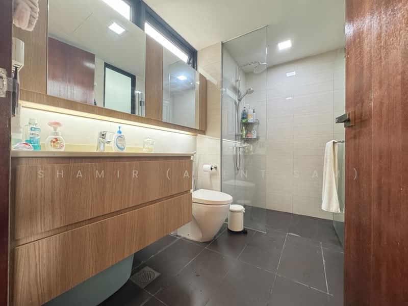 Riverparc Residence, 92 Punggol Drive, 4 Bedrooms, 1,485 sqft, Executive Condominium For Sale, by Shamir (Agent SAM), 500215955 - Master Bathroom - PropertyGuru.com.sg