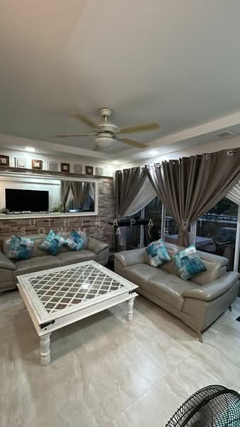 533 Hougang Avenue 6, 533 Hougang Avenue 6, 3 Bedrooms, 1,560 sqft, HDB Flat For Sale, by Uthirapathi Sowmya (Sowmya), 500215970 - Living Room - PropertyGuru.com.sg